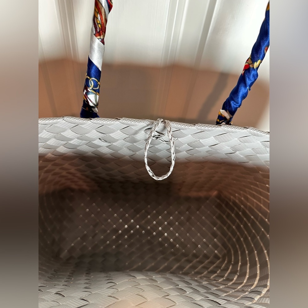 Gray Woven plastic Tote Bag with Artistic Design - Picture 10 of 10